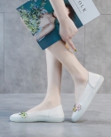 2022 אופנה פשוט צבע אחיד נעלי נשים בסגנון רטרו עור נוח קישוט פרח עור אמיתי casua