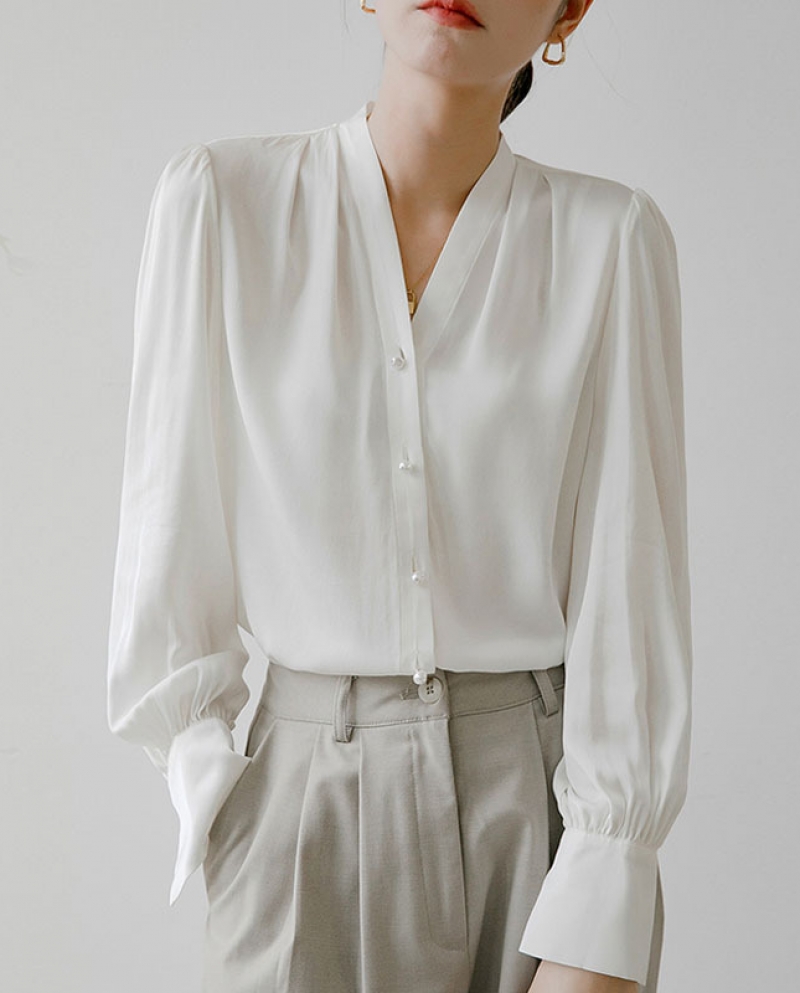 Camicia bianca da donna in chiffon con bottoni in madreperla con