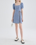 שמלת דמקה נשית קיץ מרובע צווארון צרפתי נישה רצועות צולבות חצאית גינס עם שרוולים נפוחים