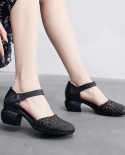 Nuevo estilo retro, sandalias informales de verano para mujer, zapatos de mujer con agujeros Baotou de tacón medio, sandalias de