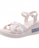 Sandalias de mujer de suela gruesa romana Verano 2022 Nuevos zapatos de plataforma Tacón de cuña de moda Zapatos de mujer de tal