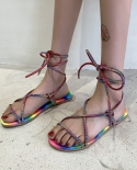 סנדלי נשים 2022 קיץ חדש אופנה סנדלי רצועה צולבת מגמת צבע נעלי אצבע פתוחות נשים חוצות סנדלי קזואל tren