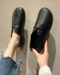أحذية Lefu للسيدات لربيع 2022 أحذية جديدة رائعة للغاية ومتعددة الاستخدامات مسطحة من الأسفل أحذية للأمهات أحذية غير زلة بجلد صغير