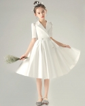 דש לבן שרוול אמצעי לילדים דגם catwalk שמלת ביצועים לפסנתר חצאית ילדה מארח שמלת ערב חצאית נסיכה
