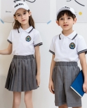 Camisa blanca de manga corta con solapa para niños y uniforme de dos piezas con falda plisada corta
