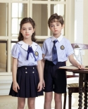 Camisa de manga corta con cuello de flores azul claro para niños, uniforme de dos piezas con corbata