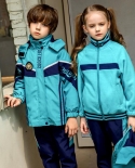 סתיו וחורף בגדי ספורט חדשים לגן ילדים שלושה חלקים חליפת טעינה בסגנון בריטי תלבושת תלמיד גן לילדים