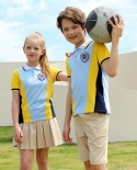 Ensemble de vêtements de sport pour enfants de style preppy avec chemise à revers bleu et jupe et short