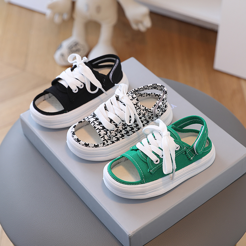 Girls on sale canvas trainers