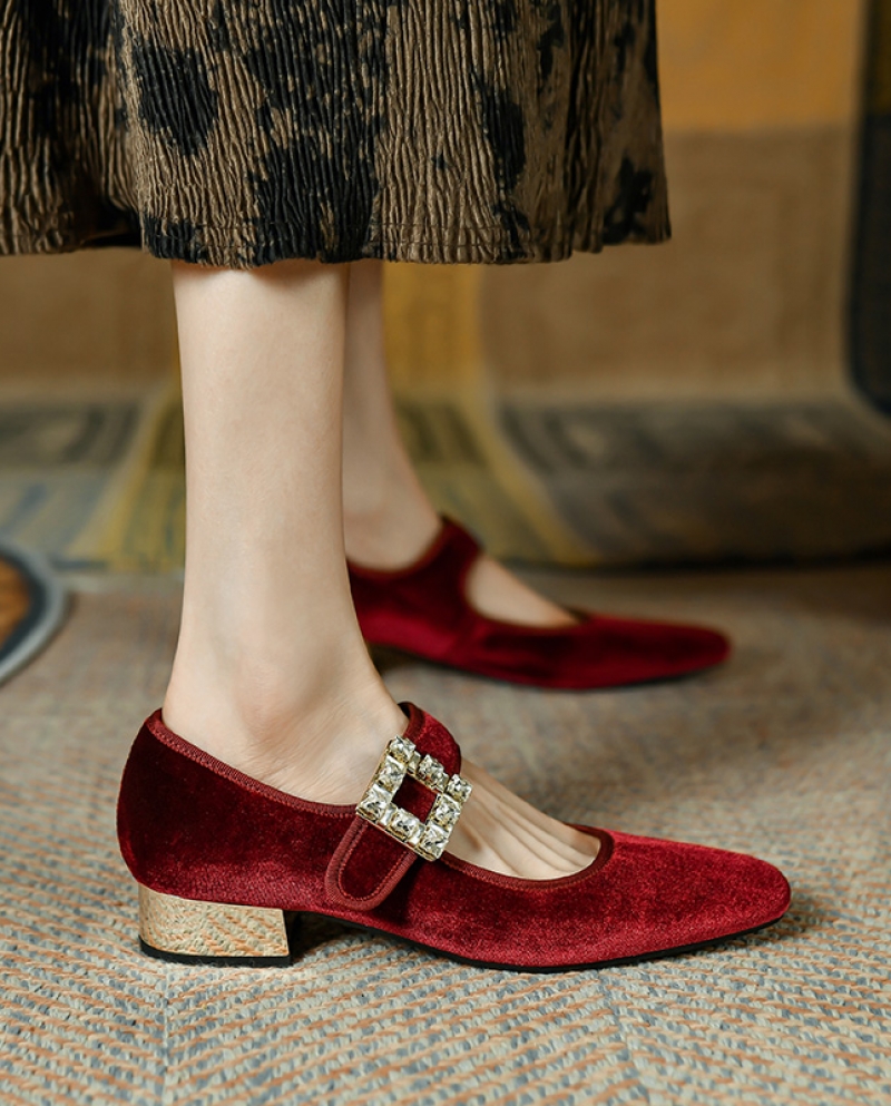 54 48 Decollete con tacco basso Scarpe semplici da donna Moda nuovo stile Strass Mary Jane Scarpe da ballo per appuntamenti femminili Description