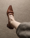 حذاء نسائي عتيق ذو كعب متوسط ​​مريح للربيع والخريف حذاء نسائي من جلد الغنم على كعب 35 سم