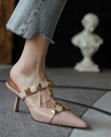 סנדלי נשים קיץ 65 סמ נעלי עקב מסמרות פטיש חשפנית מעצב עקבים נמוכים נעלי בית סנדל נעלי ולנטיין יוקרתיות