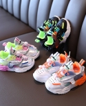 أحذية رياضية للأطفال جديدة لعام 2022 أحذية رياضية للأولاد والبنات أحذية رياضية غير قابلة للانزلاق تسمح بمرور الهواء خفيفة الوزن 