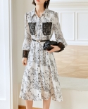 Vestido de encaje de costura de temperamento Otoño Nuevo estilo Falda de gasa floral con cinturón de longitud media