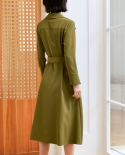 טמפרמנט בייזי ושמלה אלגנטית עם שרוולים ארוכים 2022 סתיו אופנה אורבנית חדשה בצבע אחיד מותן גבוה באורך בינוני