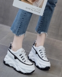 Nuevos zapatos blancos casuales para mujer con parte inferior gruesa y realzada en el interior
