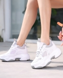 جديد شبكة تنفس الداخلية زيادة الأحذية النسائية الرياضية عارضة سميكة سوليد