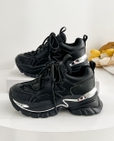 נעלי ספורט נוחות סוליות עבות בסגנון קזואל טרנדי 2022 קיץ נעלי רשת חדשות נעלי רשת ניגודיות עור נשים אבא