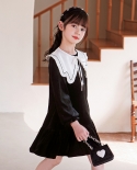 Vestido de manga larga con cuello de muñeca negro Falda con tachuelas de estrellas de terciopelo para niñas