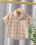 قمصان الأولاد صيف جديد 2022 أطفال بنين أزياء قصيرة الأكمام طية صدر السترة واحدة برستد كلاسيكي منقوشة قميص بلايز الأطفال القماش