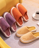 Zapatillas de algodón de felpa gruesas para el hogar con estilo femenino a juego de nuevos colores de otoño e invierno