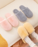 Pantuflas de felpa simples para niña nueva, pantuflas de algodón para el hogar de otoño e invierno de terciopelo para mujer