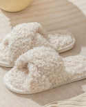 Pantuflas de algodón con correa cruzada de felpa Pantuflas de felpa amigables con la piel para el hogar para mujer