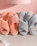 Nuevas pantuflas de pelo cruzado de felpa para interiores, pantuflas planas de algodón cálidas simples para el hogar para mujer