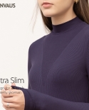 Principios de otoño Nueva camiseta de manga larga de color sólido con cuello medio empalmado Camiseta de fondo para mujer
