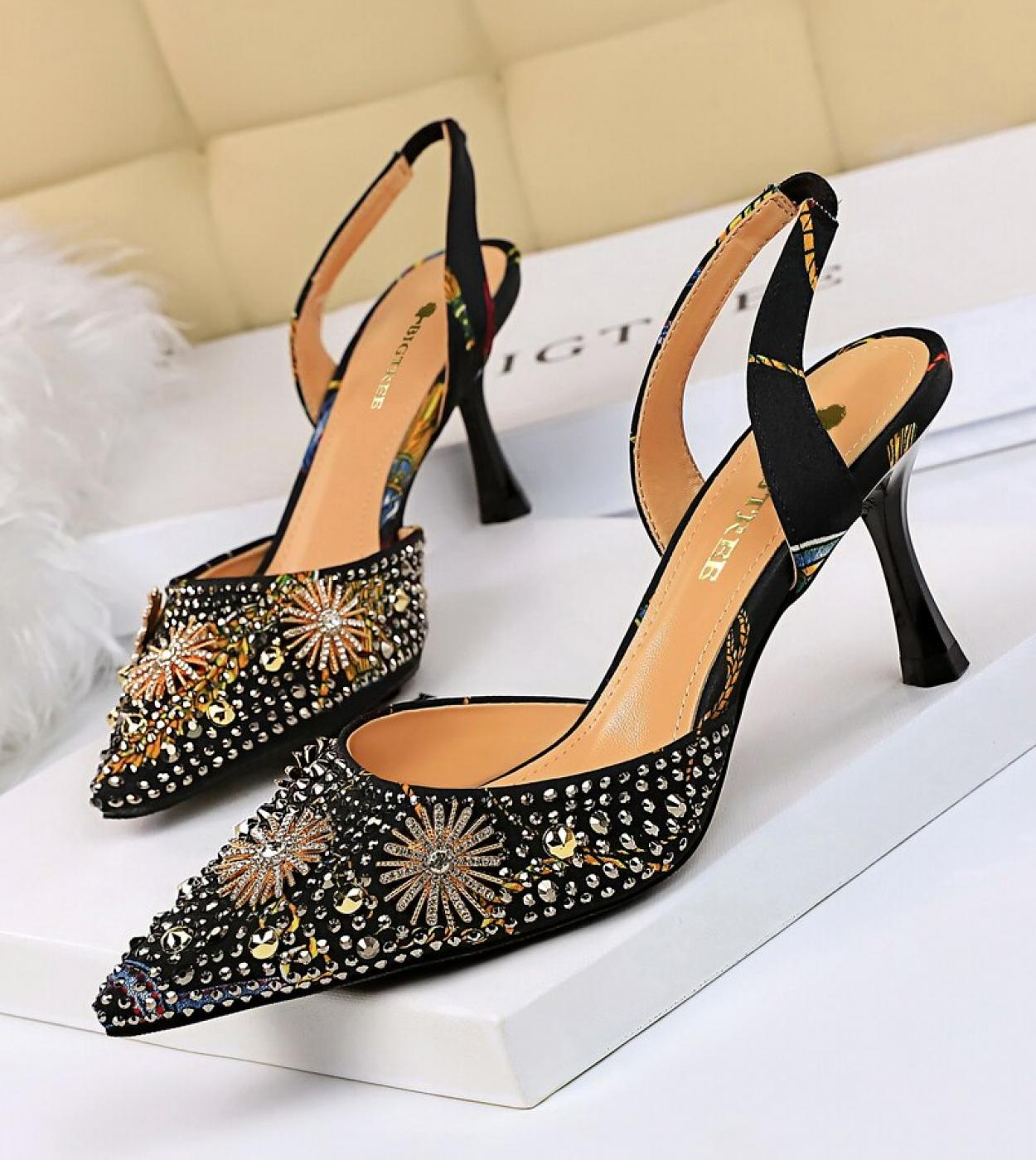 Zapatos puntudos altos store